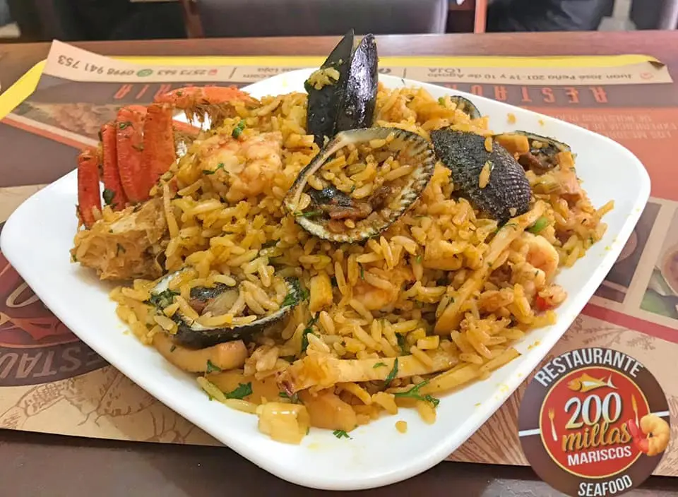 Arroz con Mariscos completo mostrando su tamaño y abundancia