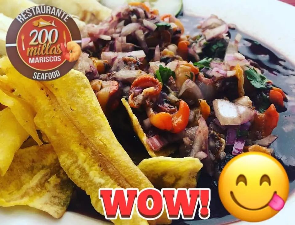 Ceviche Mixto completo con chifles y maíz tostado