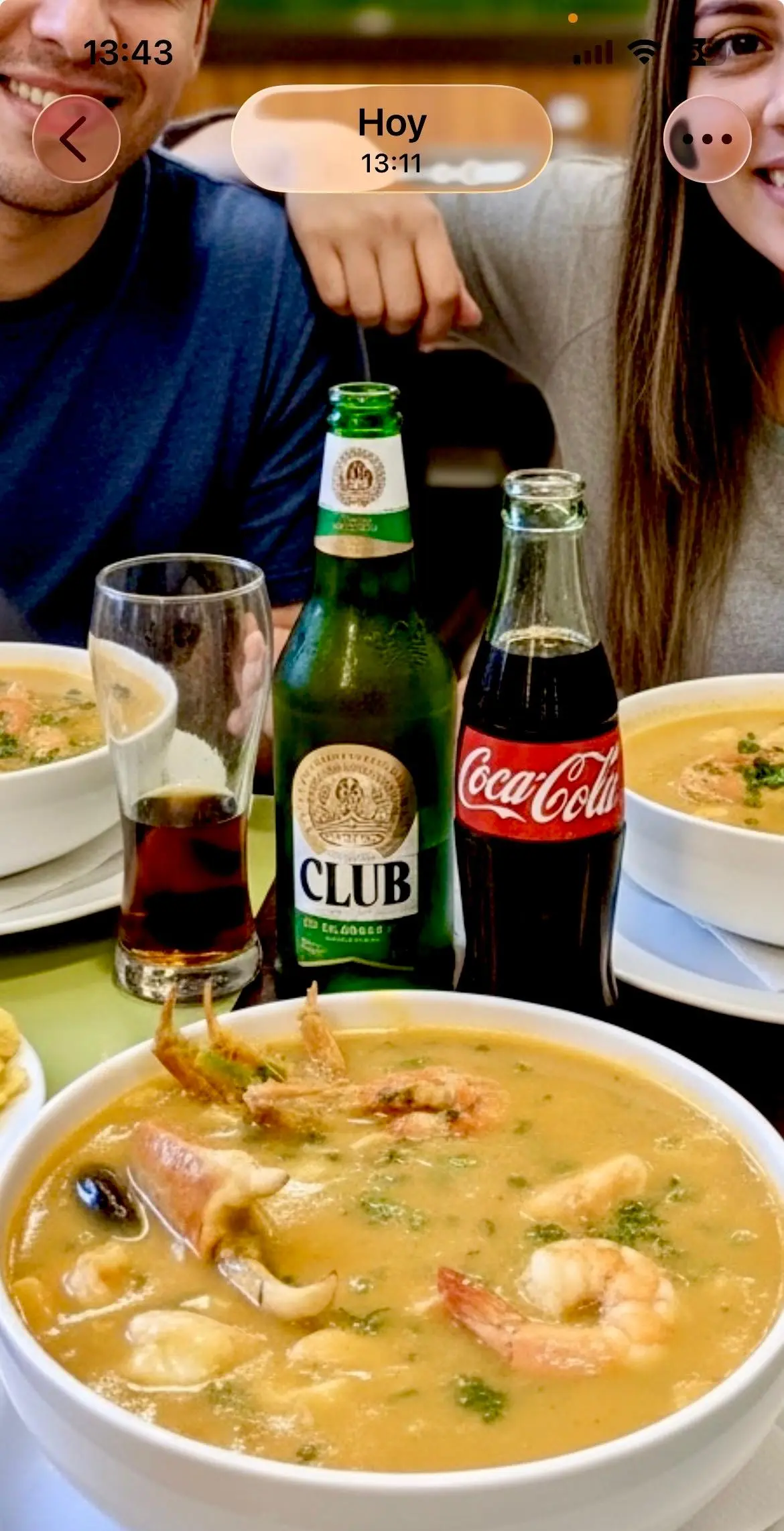 Primer plano de mariscos frescos en la Parihuela